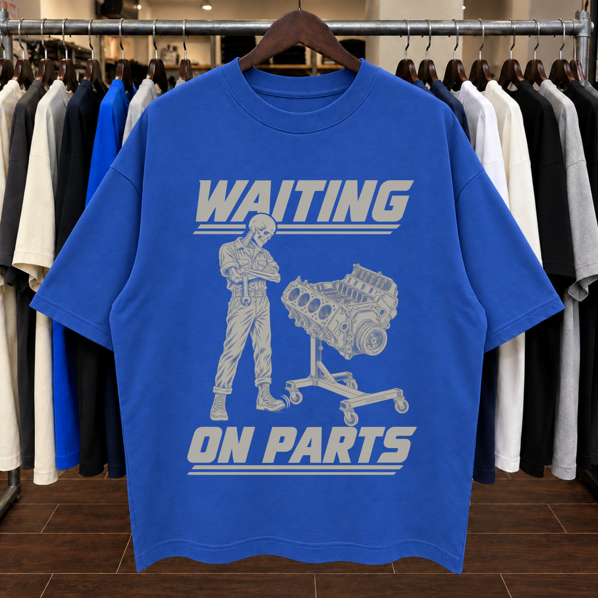 ESPERANDO REPUESTOS PARA MI V8 - Camiseta Oversized