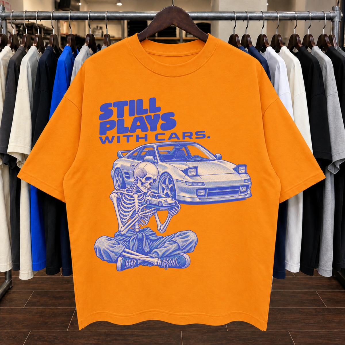 SIGUE JUGANDO CON CARROS. - Camiseta Oversized