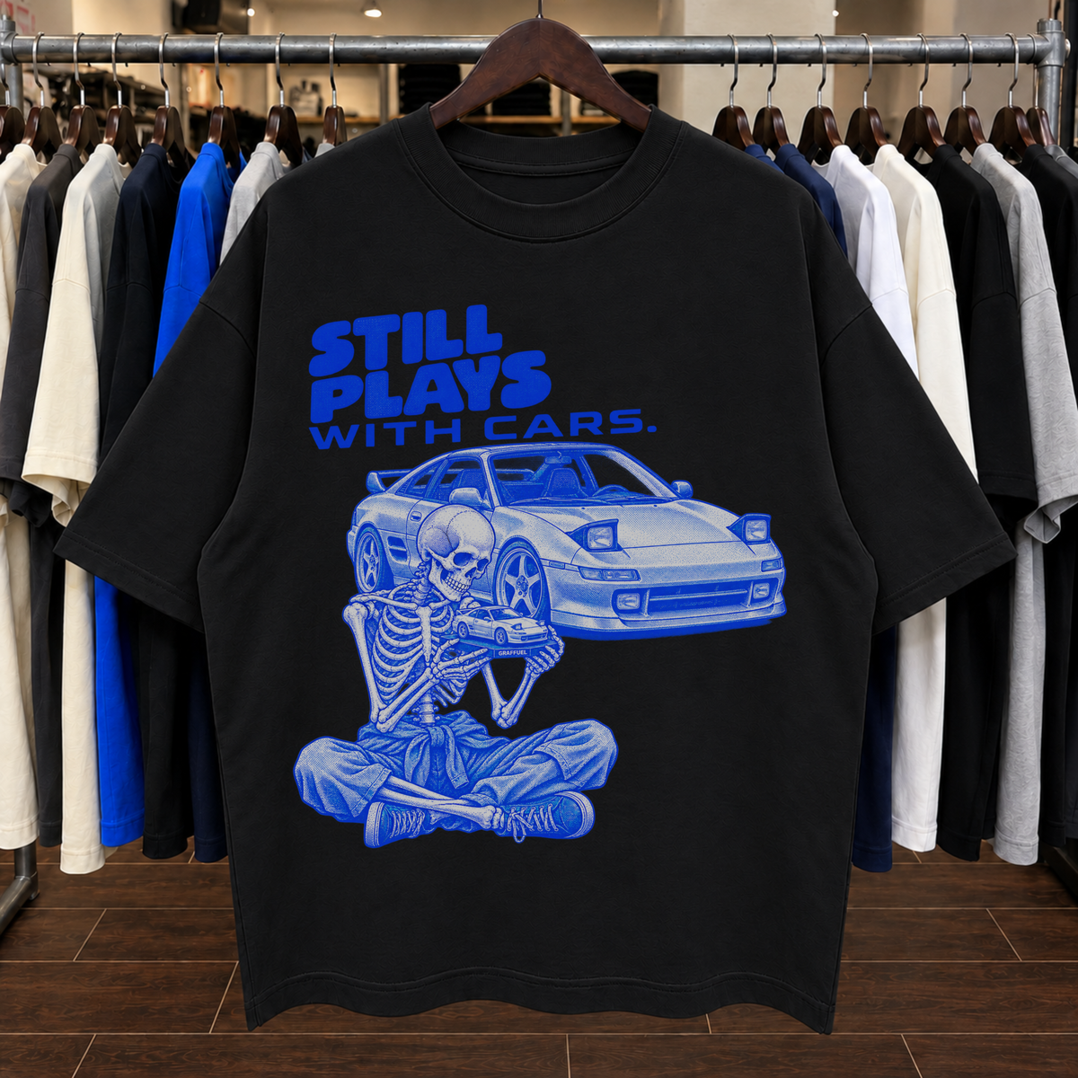 SIGUE JUGANDO CON CARROS. - Camiseta Oversized