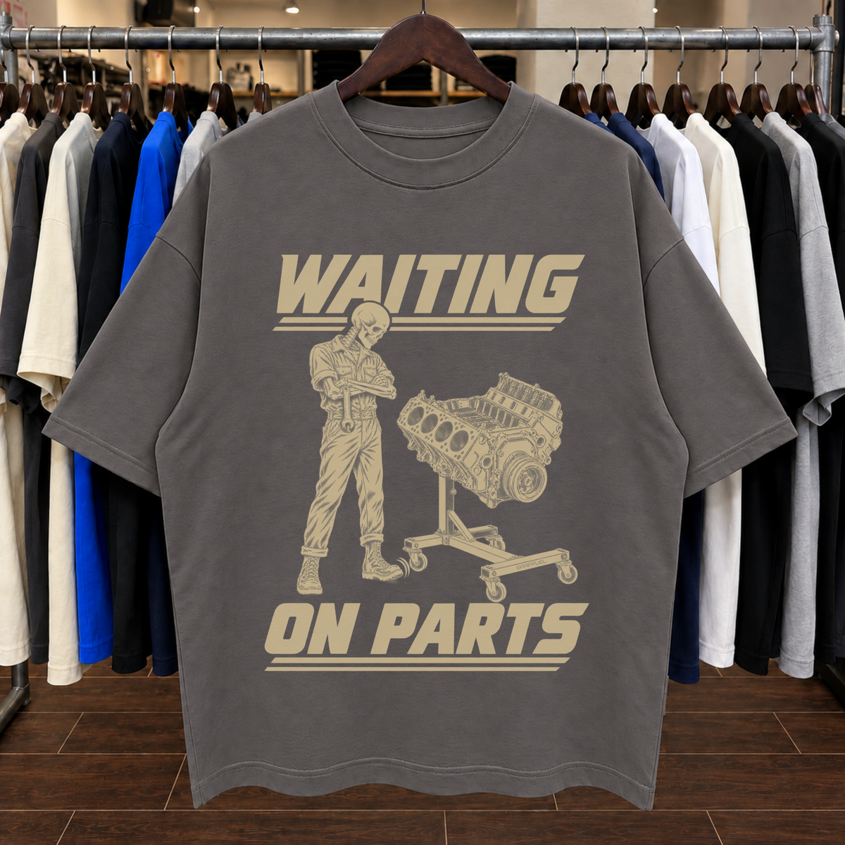 ESPERANDO REPUESTOS PARA MI V8 - Camiseta Oversized