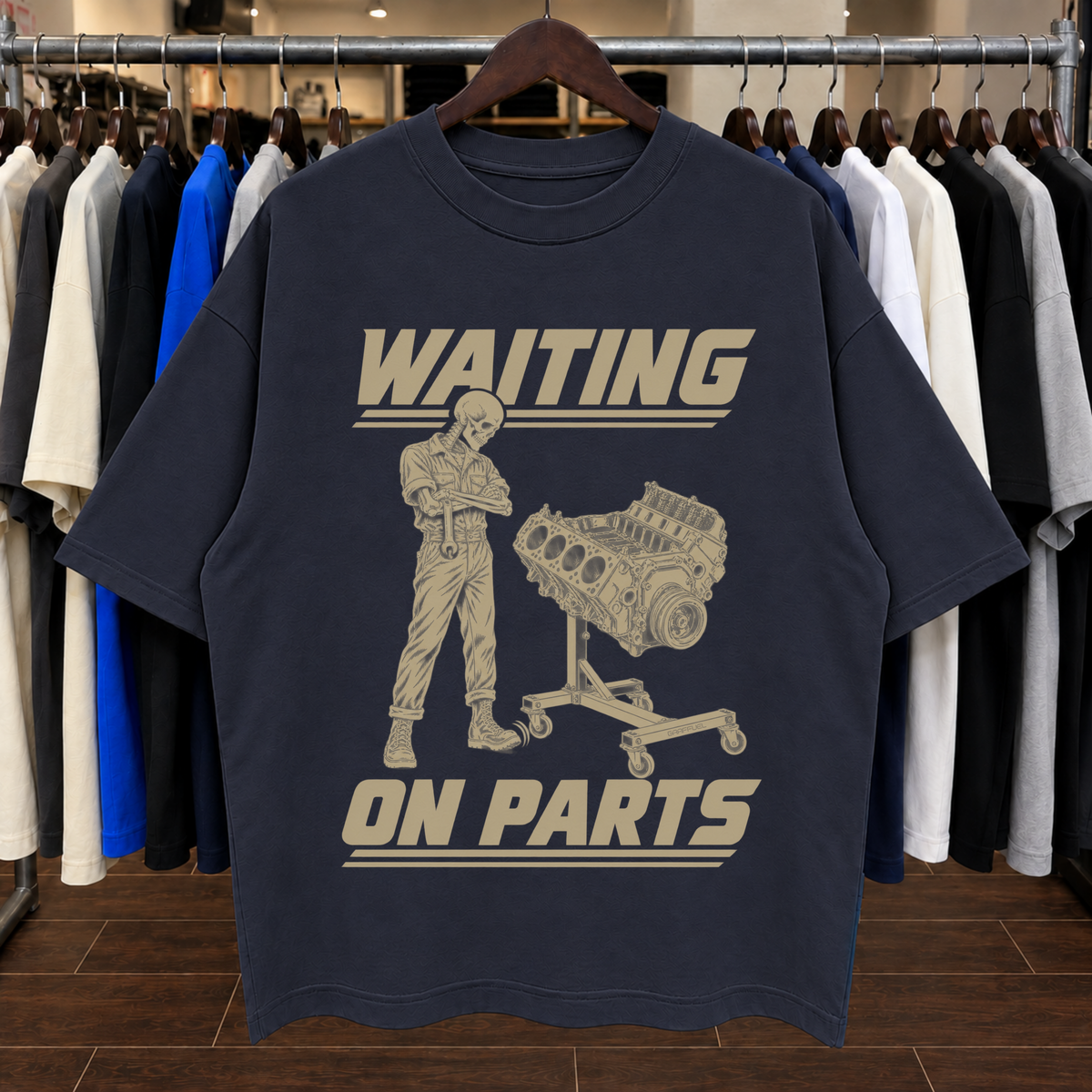 ESPERANDO REPUESTOS PARA MI V8 - Camiseta Oversized