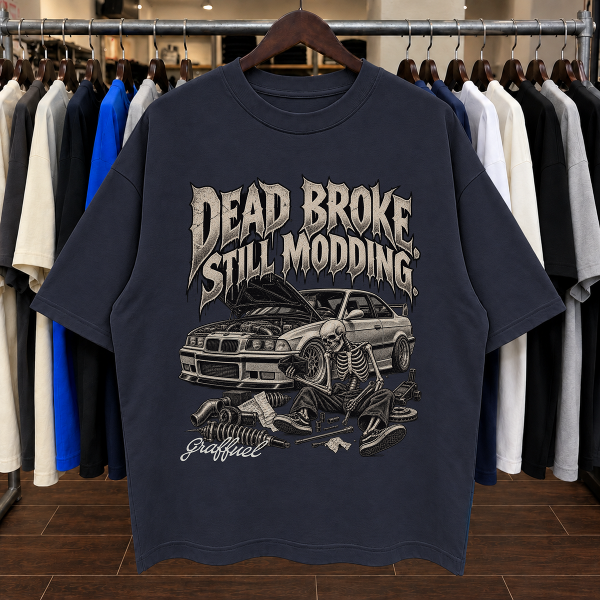DEAD BROKE, STILL MODDING. - Tee Oversized