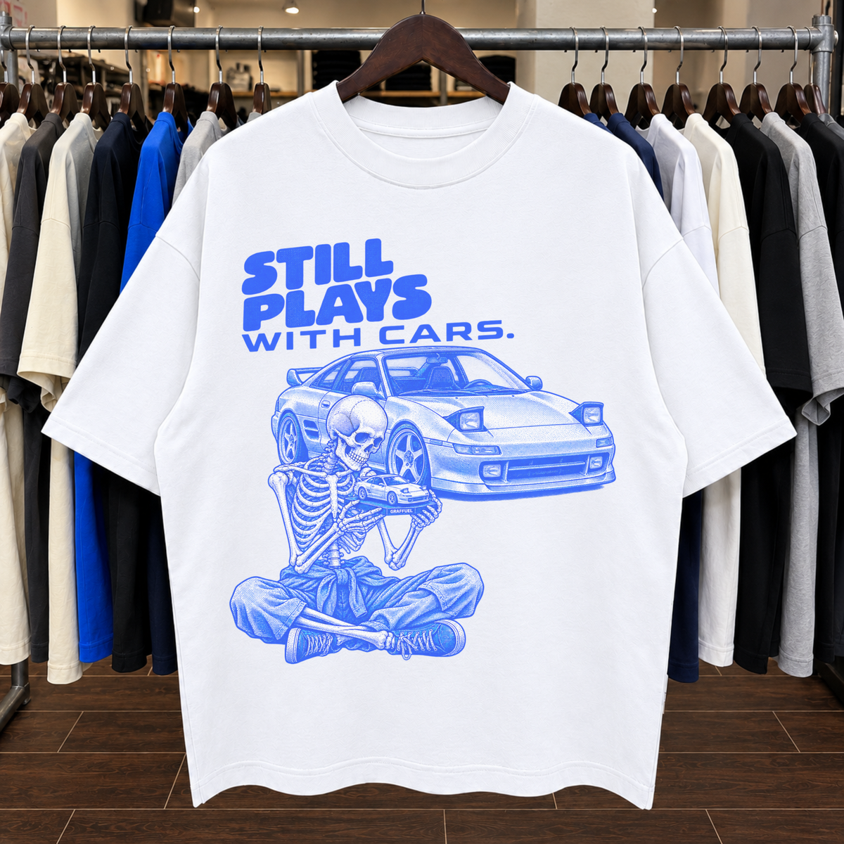 SIGUE JUGANDO CON CARROS. - Camiseta Oversized