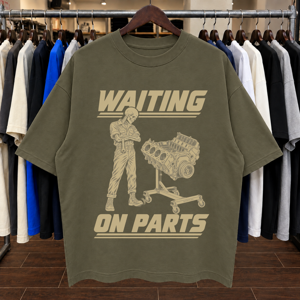 ESPERANDO REPUESTOS PARA MI V8 - Camiseta Oversized