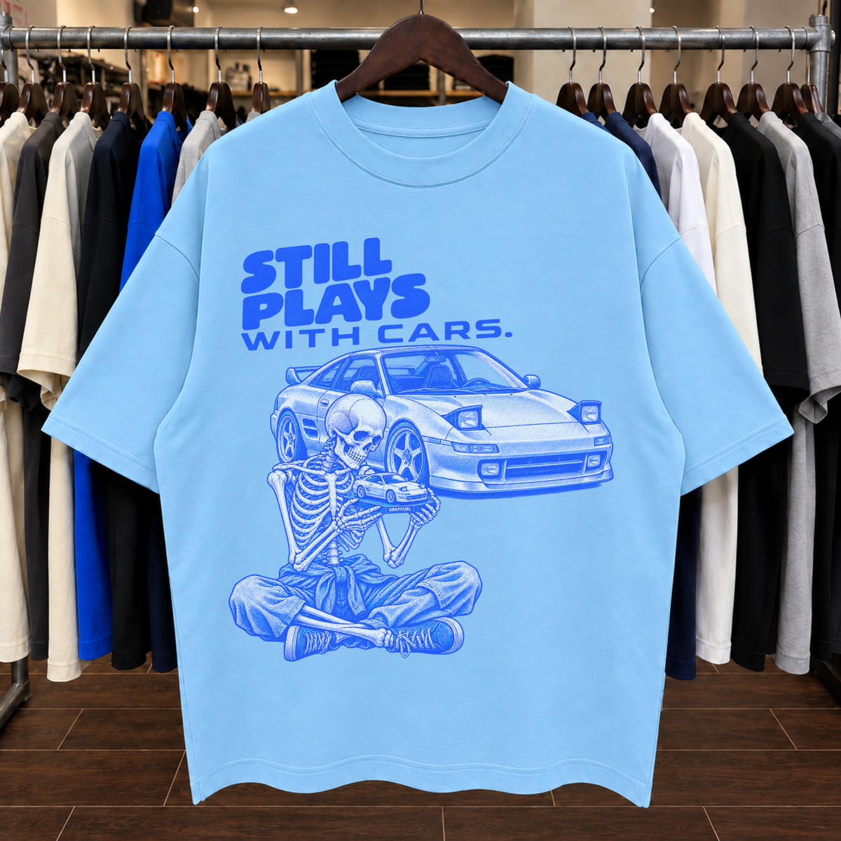 SIGUE JUGANDO CON CARROS. - Camiseta Oversized